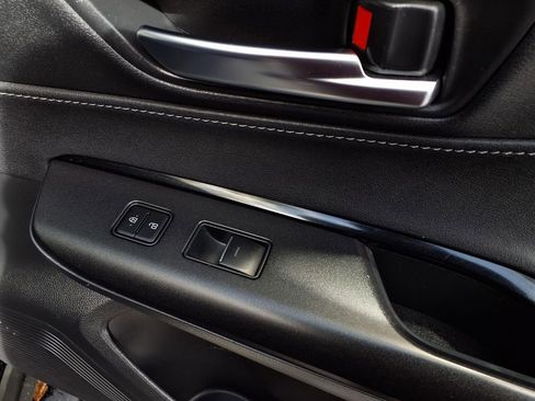 Certified 2021 Toyota Venza LE w/ Carpet Mat Package (TMS) image 23