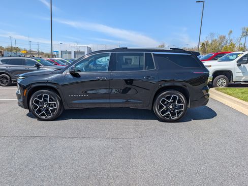 Used 2025 Chevrolet Traverse High Country w/ LPO, Floor Liner Package image 2