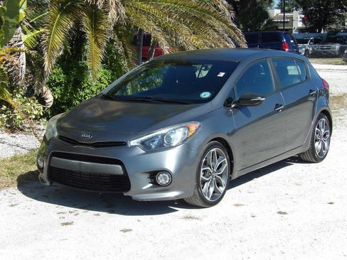 Used 2016 Kia Forte SX image 2