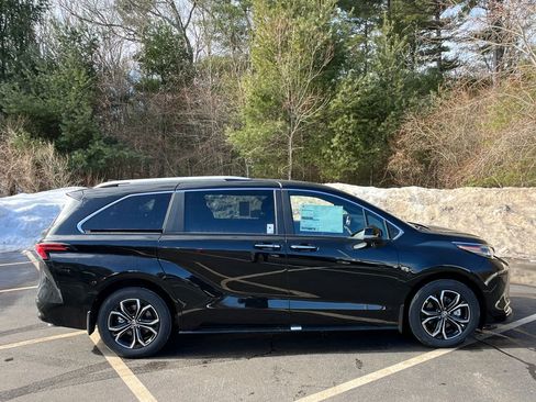 New 2026 Toyota Sienna Platinum image 6