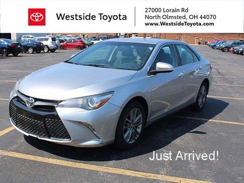 Used 2016 Toyota Camry SE FWD image 1