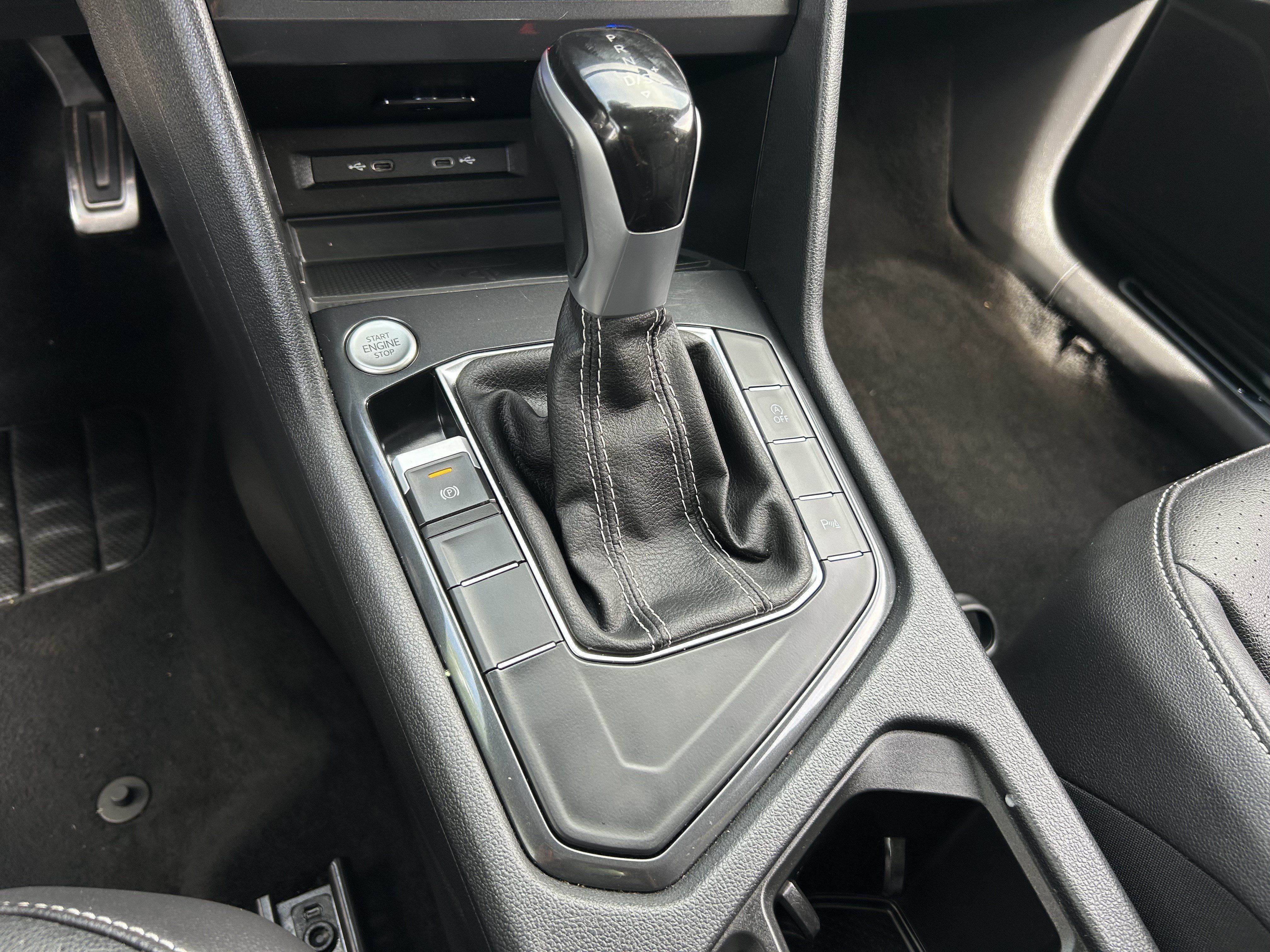 Used 2024 Volkswagen Tiguan SE R-Line FWD image 25