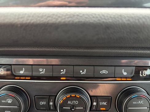 Used 2020 Volkswagen Tiguan SE w/ Panoramic Sunroof Package FWD image 22