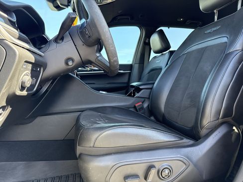 Used 2023 Jeep Grand Cherokee Trailhawk w/ Luxury Tech Group III image 17