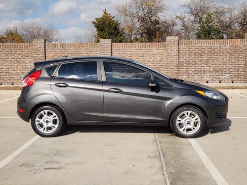 Used 2015 Ford Fiesta SE image 5