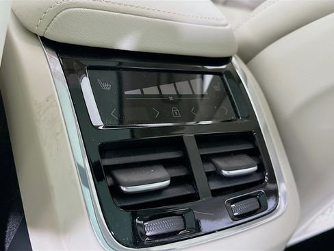 Used 2025 Volvo XC60 B5 Ultra w/ Protection Package Premier image 28