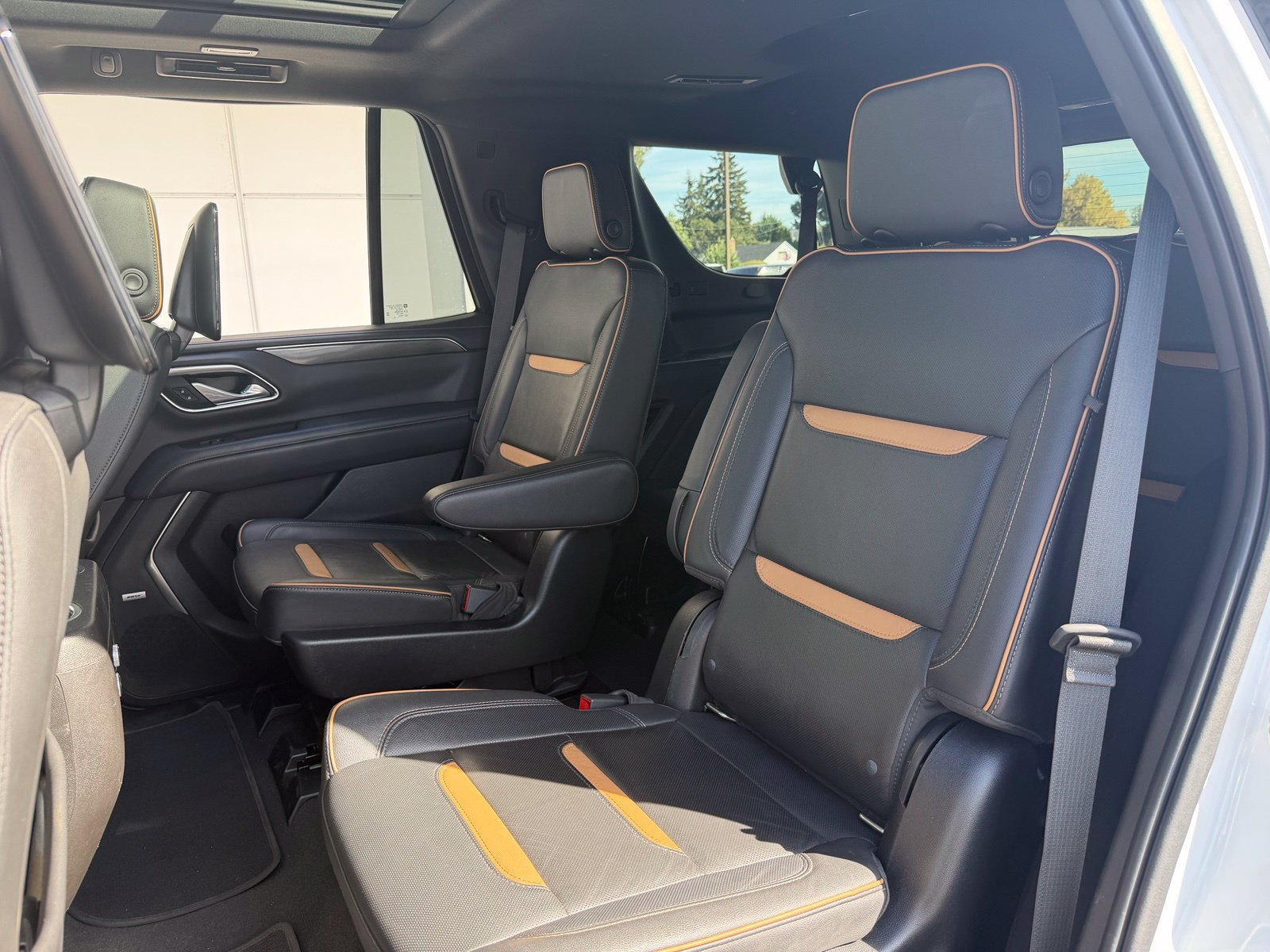 Used 2021 GMC Yukon AT4 w/ AT4 Premium Plus Package AWD/4WD image 16