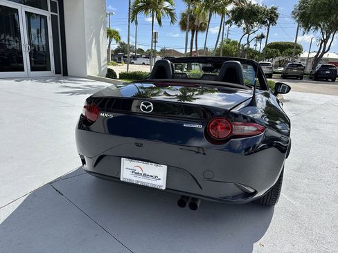 Used 2020 MAZDA MX-5 Miata Sport RWD image 25