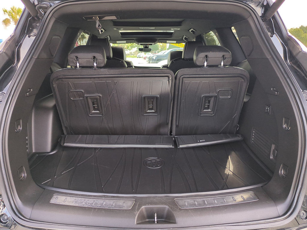 Used 2023 Buick Enclave Avenir w/ Avenir Technology Package AWD/4WD image 32