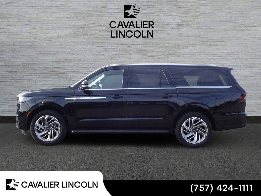 Used 2026 Lincoln Navigator L Premier AWD/4WD image 4