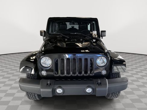 Used 2015 Jeep Wrangler Unlimited Sahara image 4