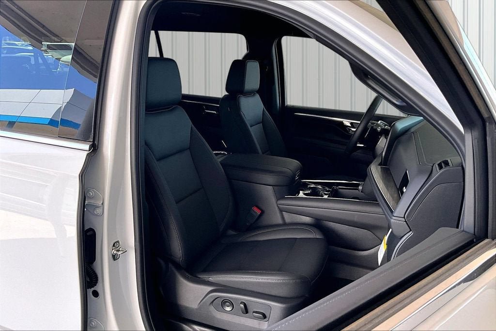 New 2026 Chevrolet Suburban LT w/ Comfort Package AWD/4WD image 5