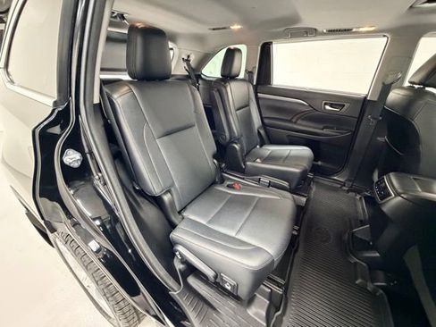 Used 2018 Toyota Highlander Limited AWD/4WD image 30