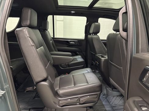 Used 2025 Chevrolet Suburban Z71 w/ Comfort Package AWD/4WD image 35