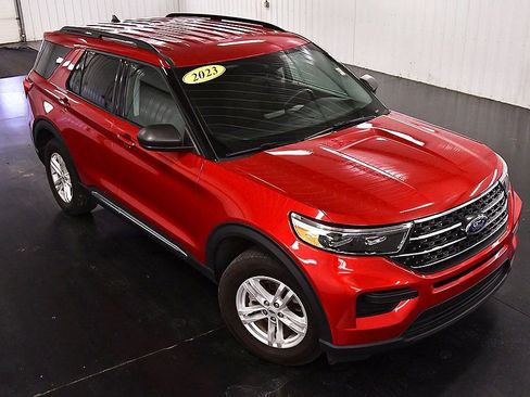 Used 2023 Ford Explorer XLT AWD/4WD image 15