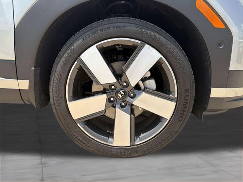 Certified 2025 Hyundai Santa Fe Limited AWD/4WD image 12