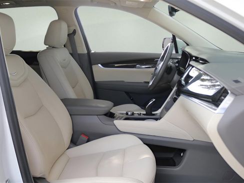 Used 2021 Cadillac XT6 Premium Luxury image 19