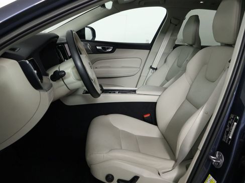 Used 2023 Volvo XC60 B5 Plus w/ Climate Package AWD/4WD image 31