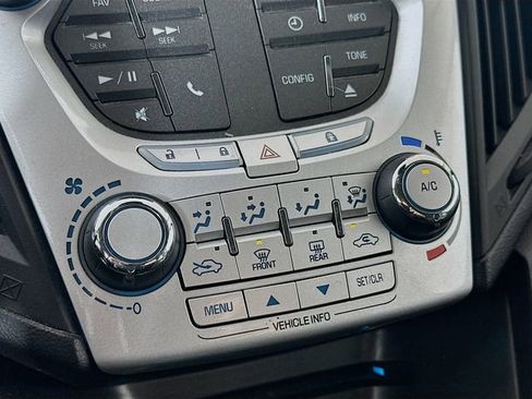 Used 2015 Chevrolet Equinox LT w/ Driver Convenience Package image 16