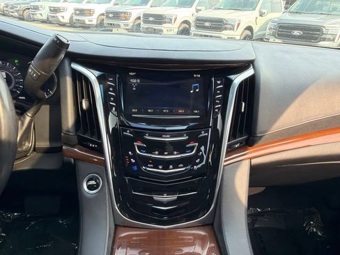 Used 2019 Cadillac Escalade Luxury AWD/4WD image 30
