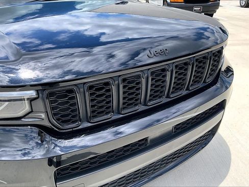 Used 2023 Jeep Grand Cherokee L Laredo RWD image 28