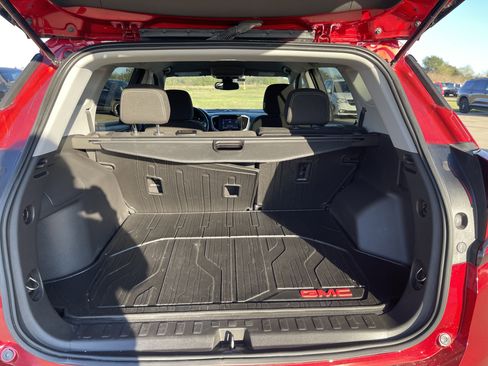 Used 2023 GMC Terrain SLE w/ Driver Convenience Package image 13