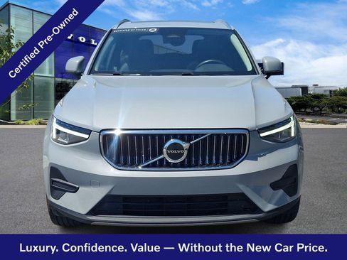 Certified 2025 Volvo XC40 B5 Core AWD/4WD image 2