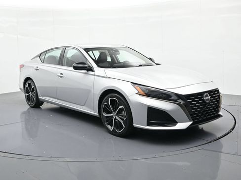 Used 2024 Nissan Altima 2.5 SR FWD image 4
