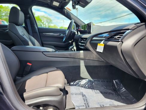 Used 2025 Cadillac CT5 V RWD image 9