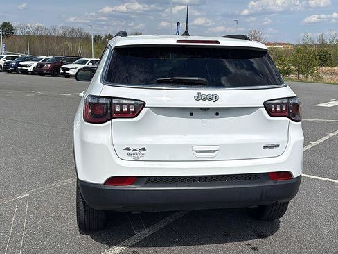 Used 2024 Jeep Compass Latitude AWD/4WD image 8