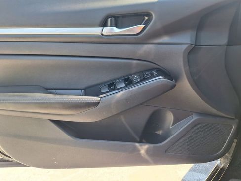 Used 2025 Nissan Altima 2.5 SL FWD image 22
