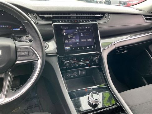 Used 2022 Jeep Grand Cherokee Laredo w/ Luxury Tech Group I image 17