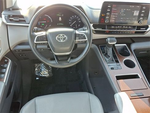 Certified 2024 Toyota Sienna XLE image 12