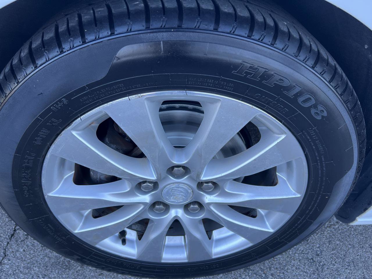 Used 2015 Buick LaCrosse FWD image 2