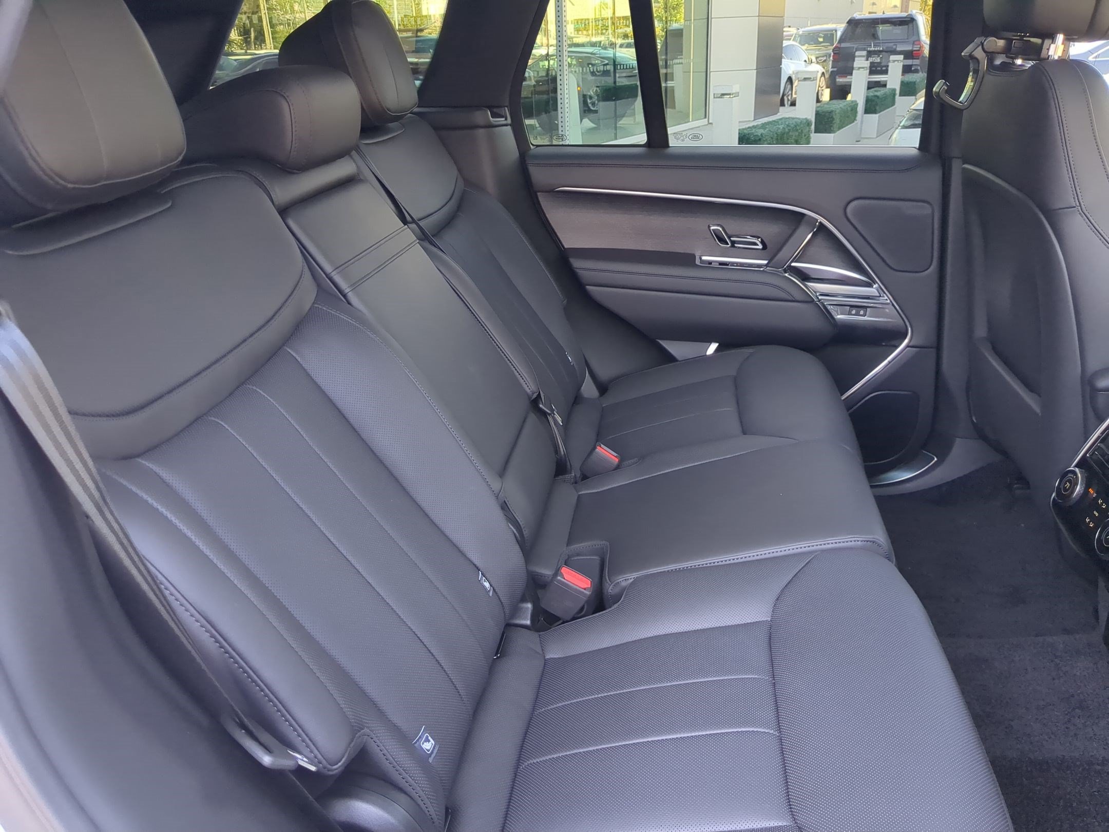 New 2026 Land Rover Range Rover SE AWD/4WD image 30