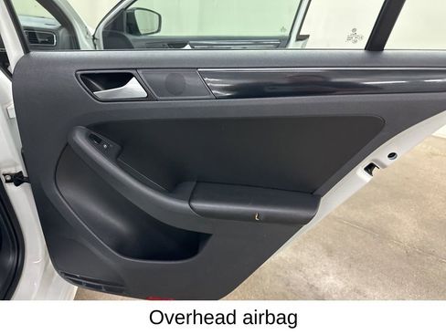 Used 2015 Volkswagen Jetta Sport FWD image 22