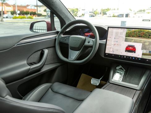 Used 2023 Tesla Model X AWD/4WD image 32