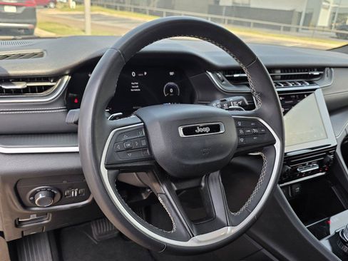 Used 2024 Jeep Grand Cherokee L Laredo RWD image 10