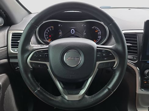 Used 2019 Jeep Grand Cherokee Altitude AWD/4WD image 9
