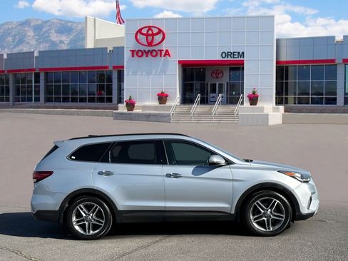 Used 2017 Hyundai Santa Fe AWD image 3
