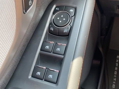 New 2025 Ford Expedition Active image 20