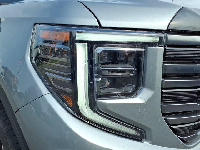 Used 2025 GMC Sierra 1500 AT4 w/ AT4 Premium Package AWD/4WD image 3