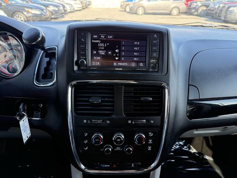 Used 2019 Dodge Grand Caravan SXT image 20