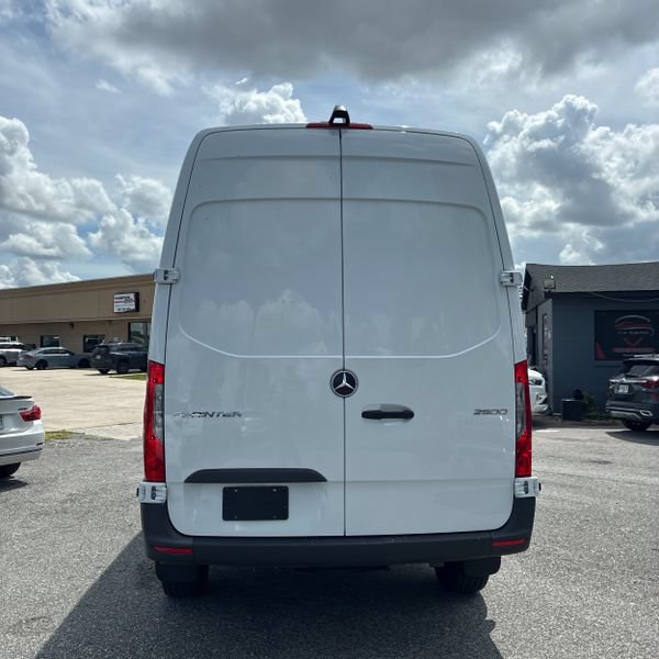 Used 2025 Mercedes-Benz Sprinter 2500 image 7