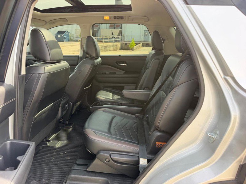 Used 2023 Nissan Pathfinder Platinum AWD/4WD image 9