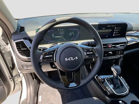 New 2026 Kia Seltos S FWD image 11