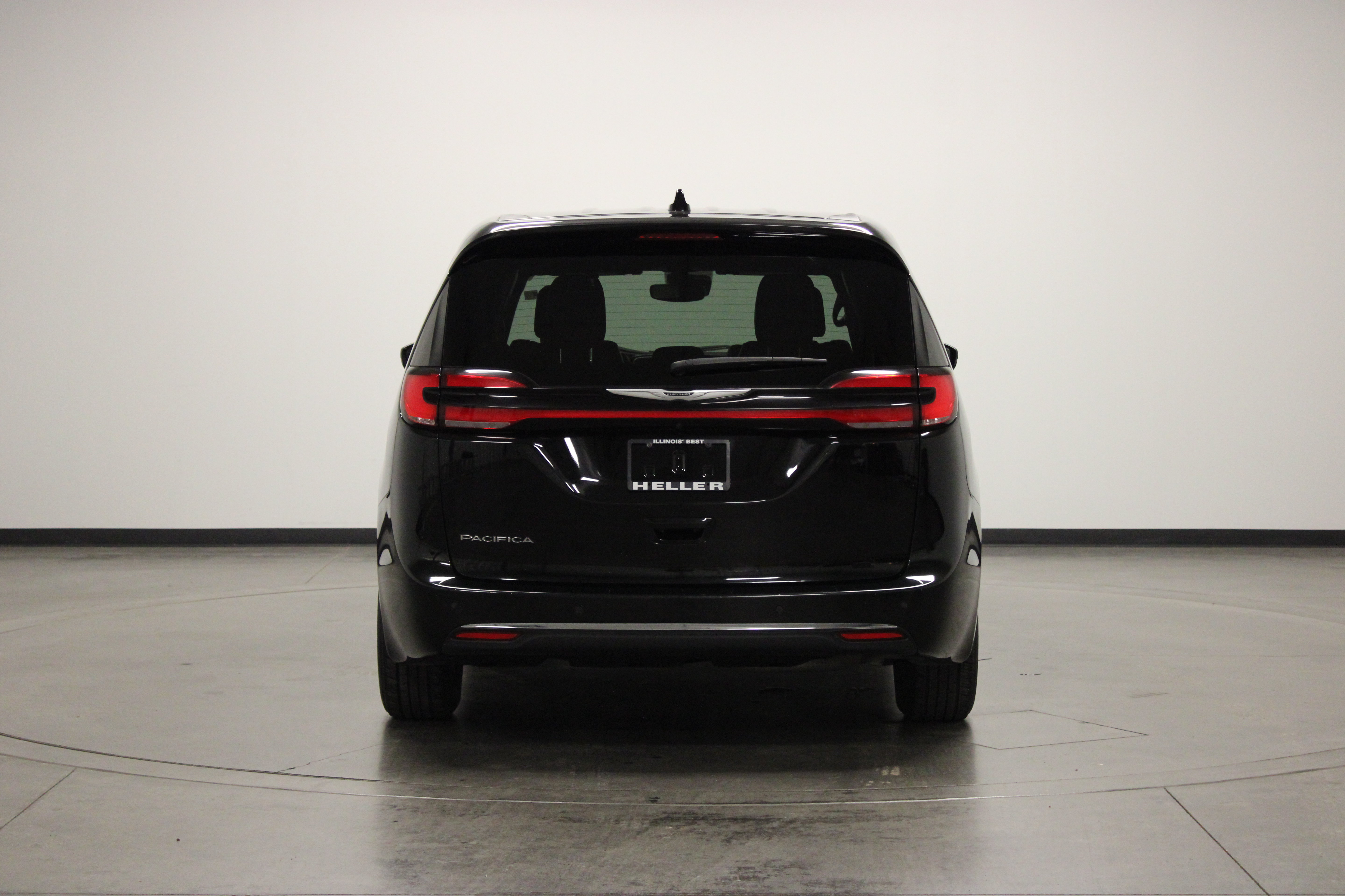 Used 2025 Chrysler Pacifica Select FWD image 7
