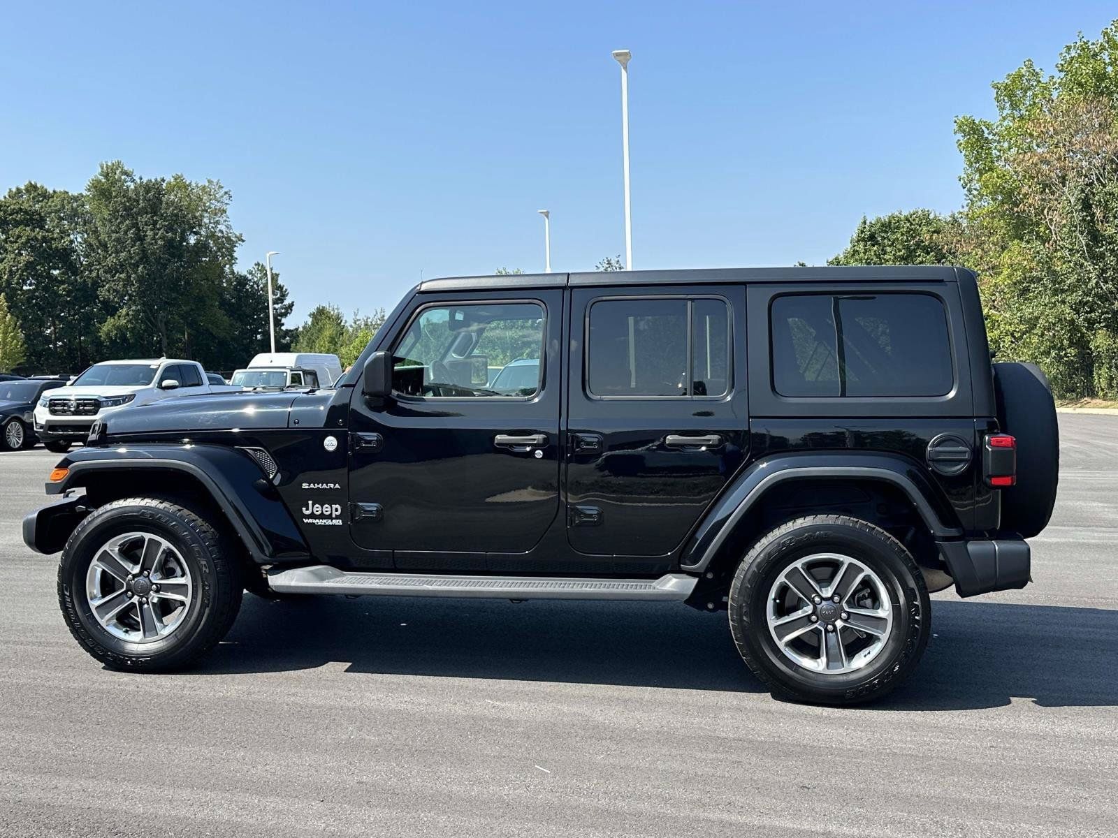 Used 2020 Jeep Wrangler Unlimited Sahara AWD/4WD image 23