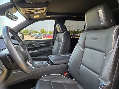 Used 2023 Cadillac Escalade Sport w/ LPO, ONYX Package image 29