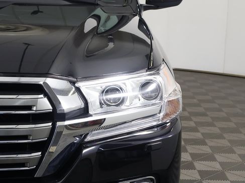 Used 2020 Toyota Land Cruiser image 18